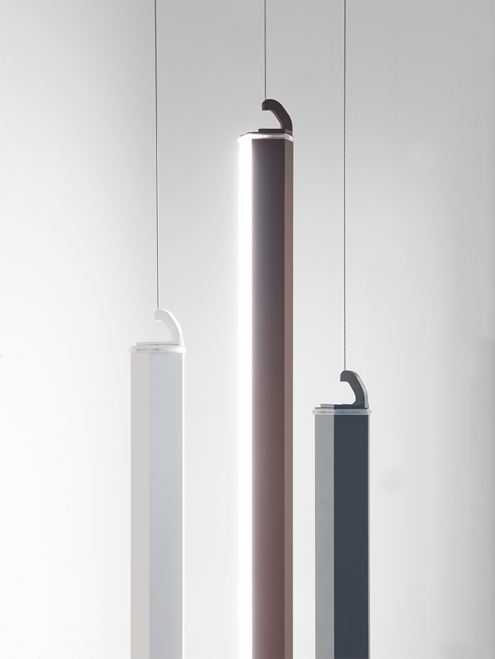 Deckenhalterung - vertikale Installation der Zafferano Pencil LED-Leuchte - Corten / Rust